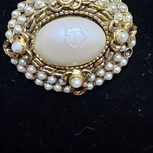 Elegant Gold and Pearl Brooch